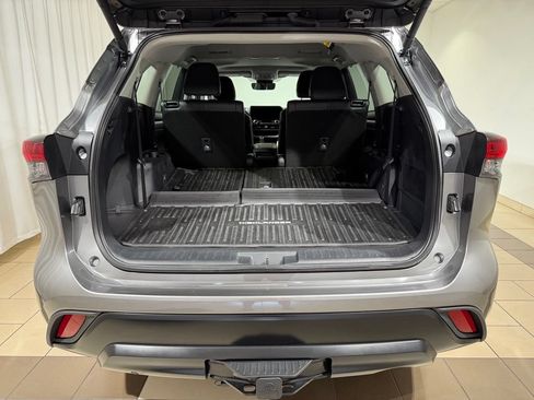 Certified 2025 Toyota Highlander XLE AWD/4WD image 12