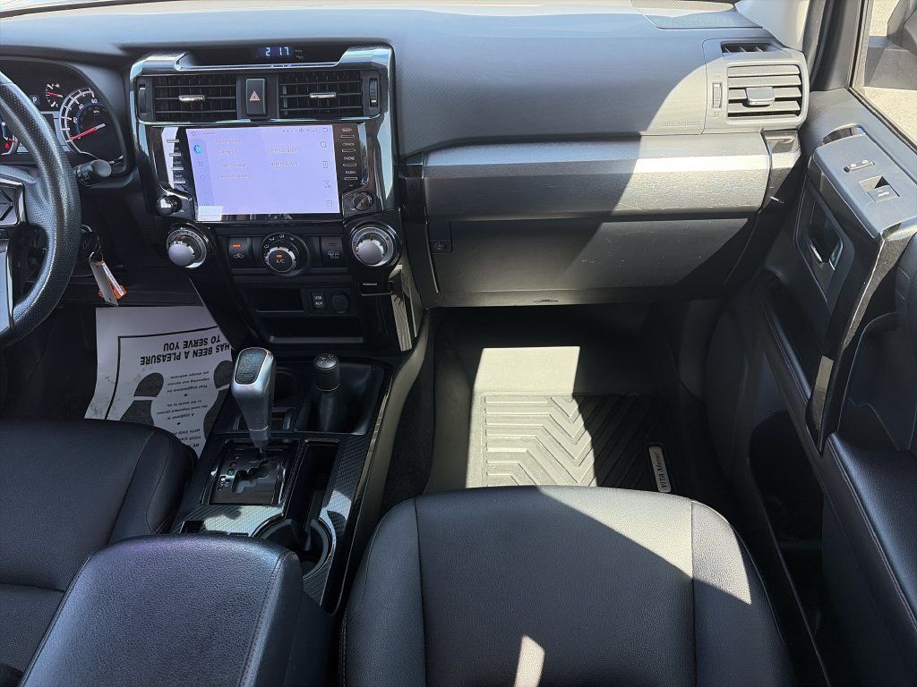 Used 2018 Toyota 4Runner TRD Off-Road Premium AWD/4WD image 17