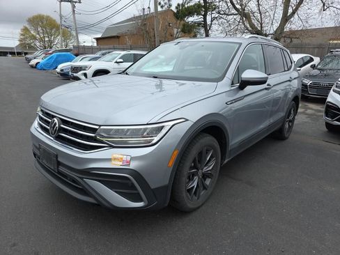 Used 2023 Volkswagen Tiguan SE w/ Panoramic Sunroof Package AWD/4WD image 4