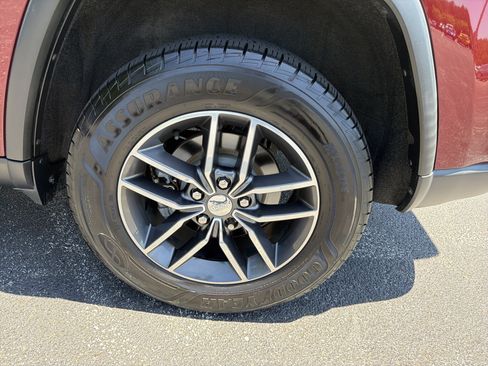 Used 2018 Jeep Grand Cherokee Limited AWD/4WD image 19
