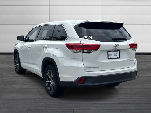Used 2018 Toyota Highlander LE FWD image 7