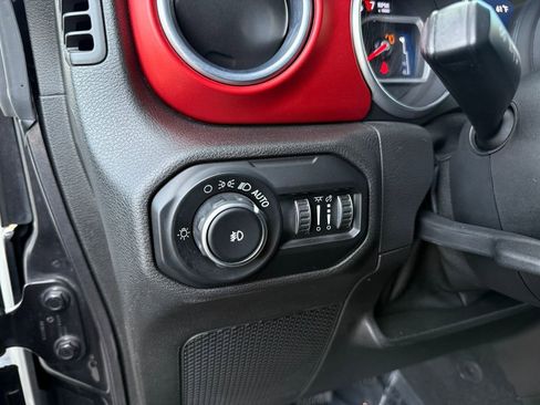 Used 2018 Jeep Wrangler Unlimited Rubicon AWD/4WD image 37