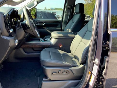 New 2025 GMC Sierra 3500 SLT w/ SLT Premium Package AWD/4WD image 9