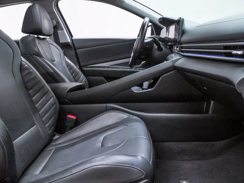 Used 2022 Hyundai Elantra Limited FWD image 14