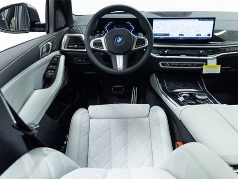 New 2026 BMW X5 xDrive50e image 7