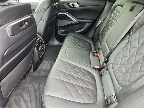 Used 2025 BMW X6 xDrive40i w/ Executive Package image 5