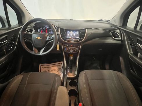 Used 2020 Chevrolet Trax LS FWD image 13