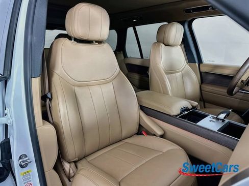 Used 2025 Land Rover Range Rover SE AWD/4WD image 12