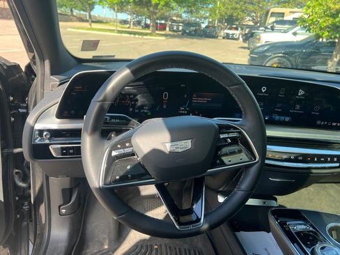 Certified 2024 Cadillac Lyriq Luxury AWD/4WD image 10