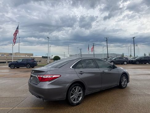 Used 2017 Toyota Camry SE FWD image 22