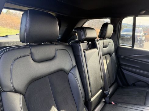 Used 2023 Jeep Grand Cherokee Altitude image 33