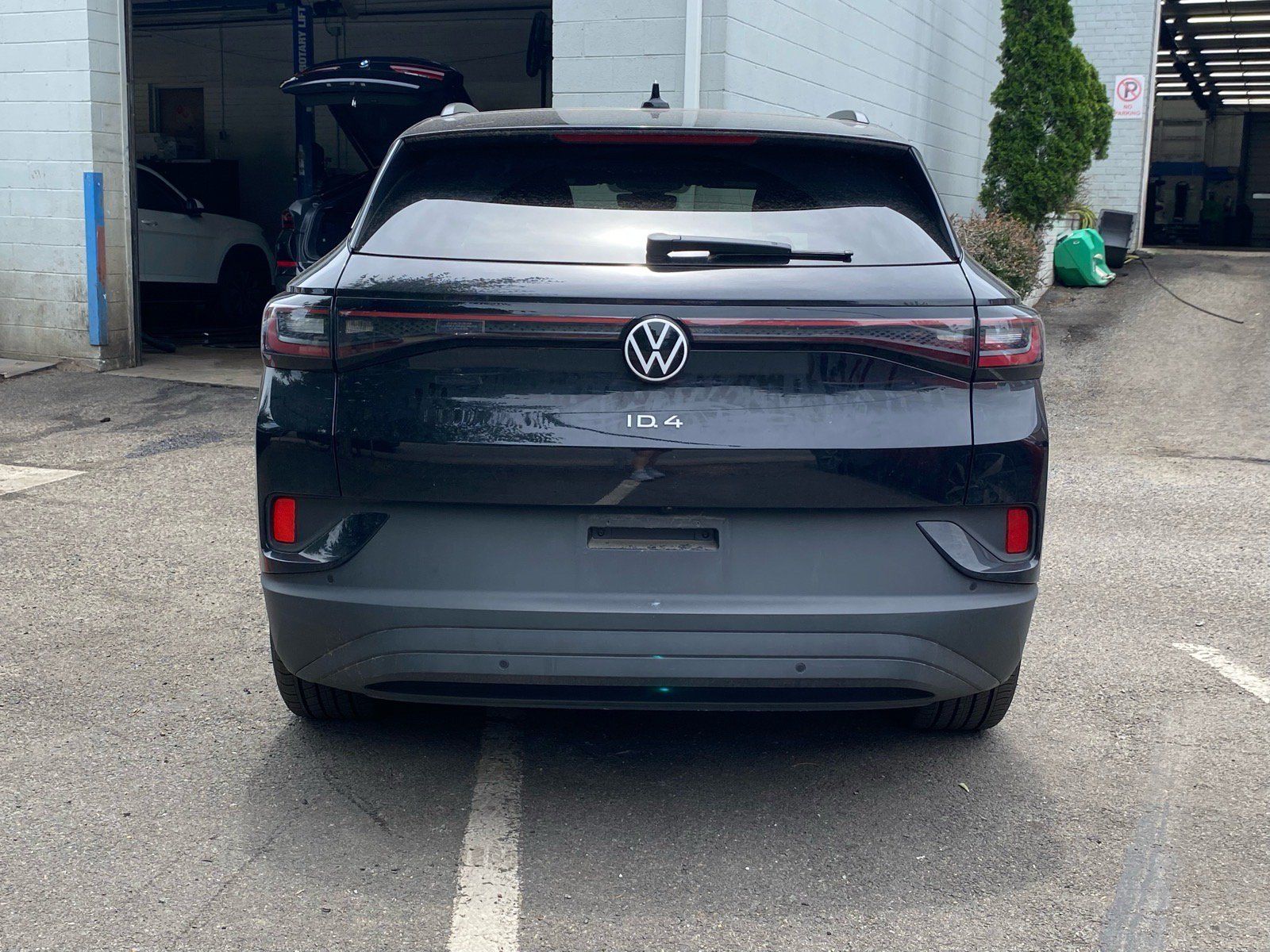 Certified 2025 Volkswagen ID.4 Pro RWD image 2