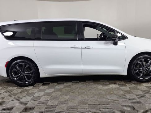 New 2026 Chrysler Pacifica Select image 8
