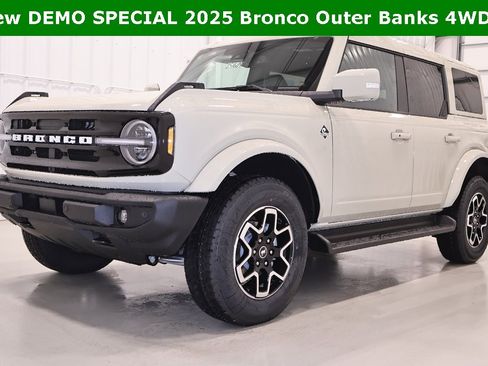 New 2025 Ford Bronco Outer Banks image 4