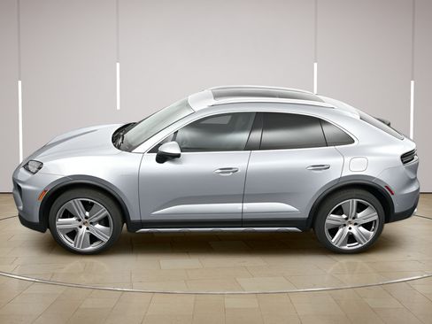 Certified 2025 Porsche Macan 4 Electric AWD/4WD image 34