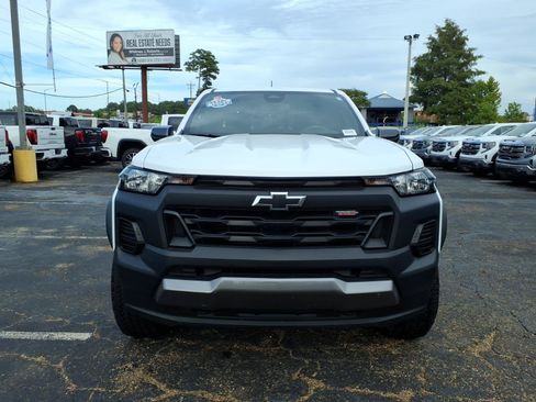 Used 2025 Chevrolet Colorado Trail Boss AWD/4WD image 2