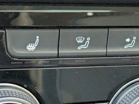 Used 2022 Volkswagen Taos SEL image 21