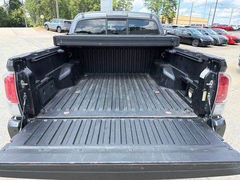Used 2016 Toyota Tacoma Limited w/ Towing Package AWD/4WD image 14