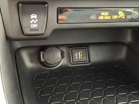 Certified 2025 Toyota RAV4 XLE w/ Convenience Package FWD image 31