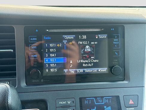 Used 2015 Toyota Sienna LE FWD image 11