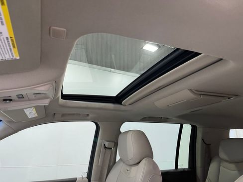 Used 2017 Cadillac Escalade ESV Luxury image 13