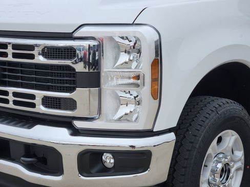 New 2026 Ford F250 XLT w/ FX4 Off-Road Package AWD/4WD image 10