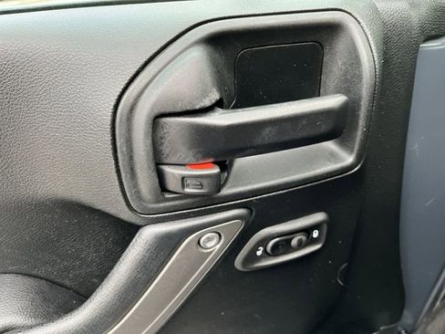 Used 2018 Jeep Wrangler Unlimited Sport S AWD/4WD image 16
