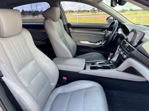 Used 2018 Honda Accord Touring image 25