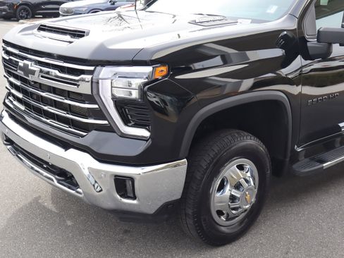 Used 2024 Chevrolet Silverado 3500 LTZ w/ LTZ Plus Package image 6