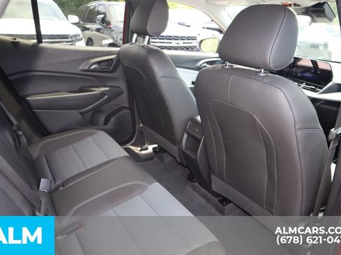 Used 2025 Chevrolet Trax LT w/ LT Convenience Package FWD image 23