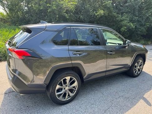 Used 2021 Toyota RAV4 XLE Premium AWD/4WD image 5