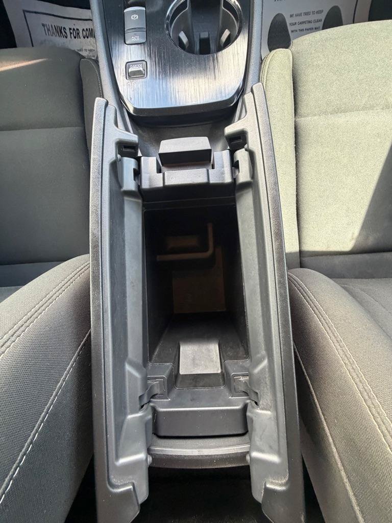 Used 2024 Nissan Rogue S FWD image 25