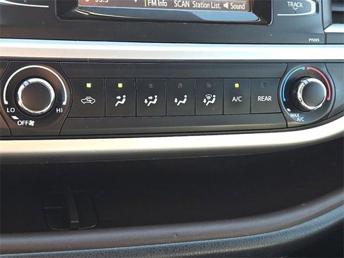 Used 2016 Toyota Highlander LE image 21