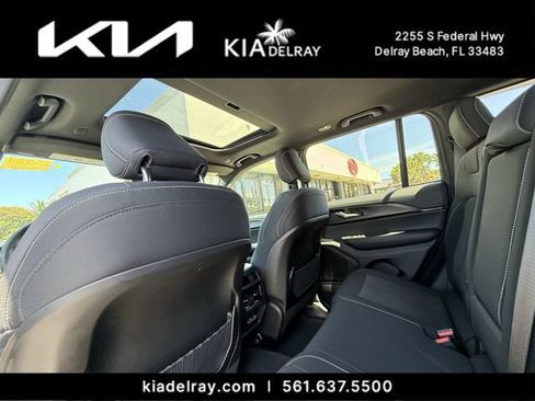 Used 2025 Jeep Grand Cherokee Laredo X w/ Luxury Tech Group I RWD image 15