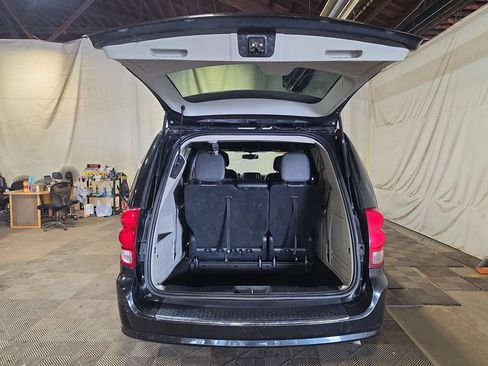 Used 2018 Dodge Grand Caravan SXT FWD image 19