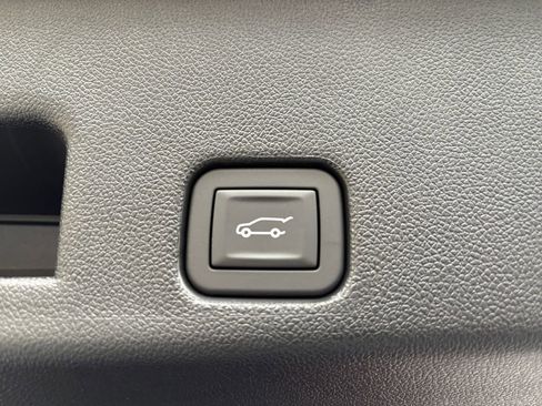 New 2025 Chevrolet Traverse LT w/ LPO, Floor Liner Package image 10