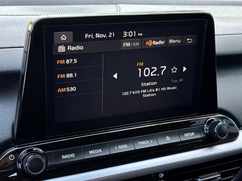 Used 2023 Kia Forte LXS w/ LXS Technology Package image 17