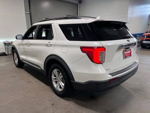 Used 2020 Ford Explorer XLT image 5
