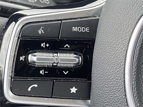 Used 2023 Kia Carnival LX image 14