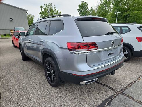 Used 2023 Volkswagen Atlas SE w/ Panoramic Sunroof Package AWD/4WD image 3
