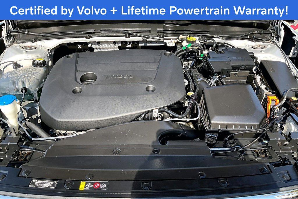 Used 2024 Volvo XC40 B5 Plus AWD/4WD image 13