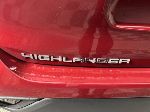 Used 2023 Toyota Highlander XLE FWD image 6