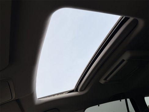 Used 2016 Honda Pilot Touring image 22