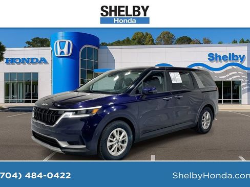 Used 2024 Kia Carnival LX image 1