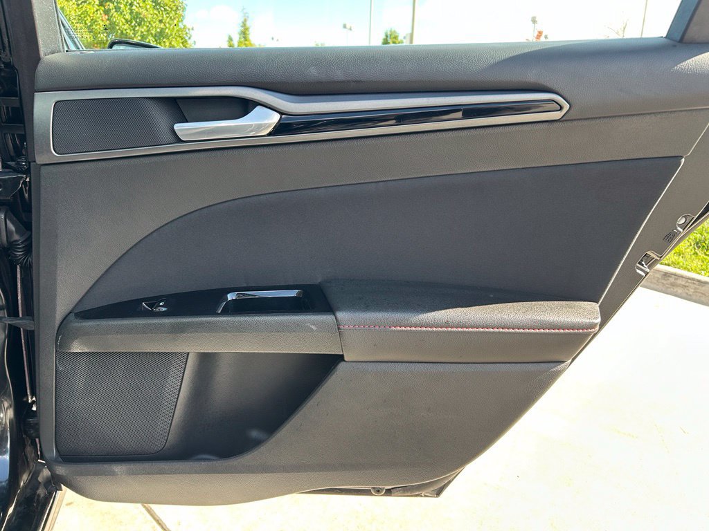 Used 2015 Ford Fusion SE w/ Equipment Group 201A FWD image 28