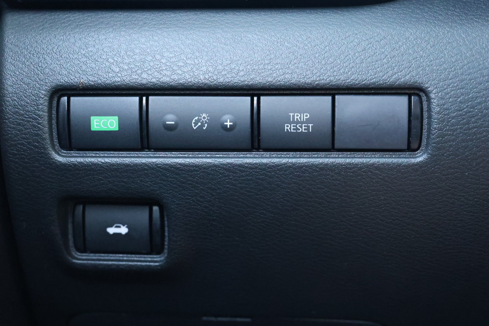Used 2024 Nissan Sentra SV w/ All-Weather Package FWD image 24