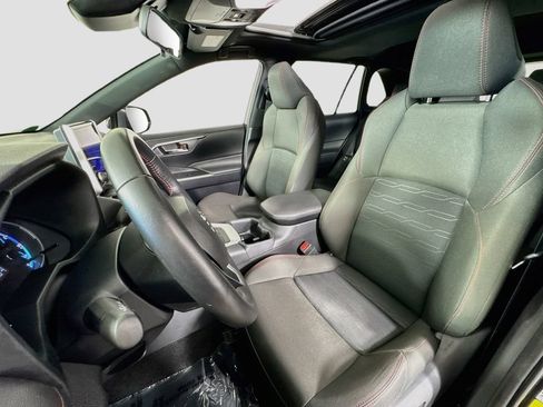 Used 2024 Toyota RAV4 SE w/ Weather & Moonroof Package AWD/4WD image 18