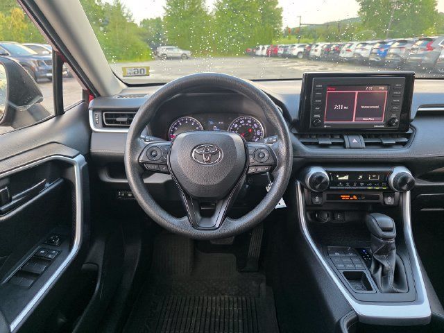 Used 2021 Toyota RAV4 LE AWD/4WD image 19