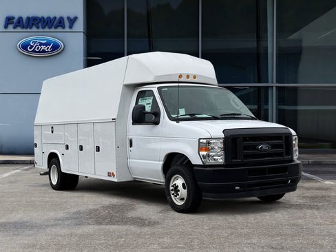 New 2024 Ford E-450 and Econoline 450 Super Duty image 4