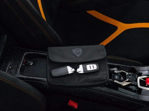 Used 2018 Lamborghini Huracan Performante AWD/4WD image 68